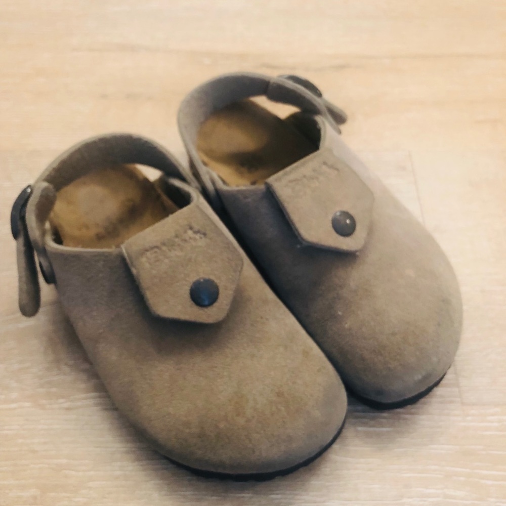 *SOLD* Kids Birki’s Clogs Size 210 (33 or 1.5/2)